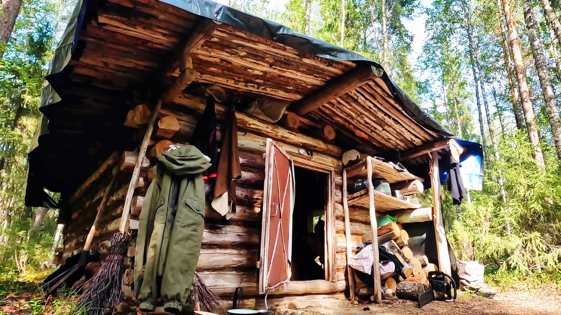 ПОХОД С ЛЕСНОЙ БАБОЙ. Сплав по реке. Лесная изба. Добрые походы смотреть онлайн