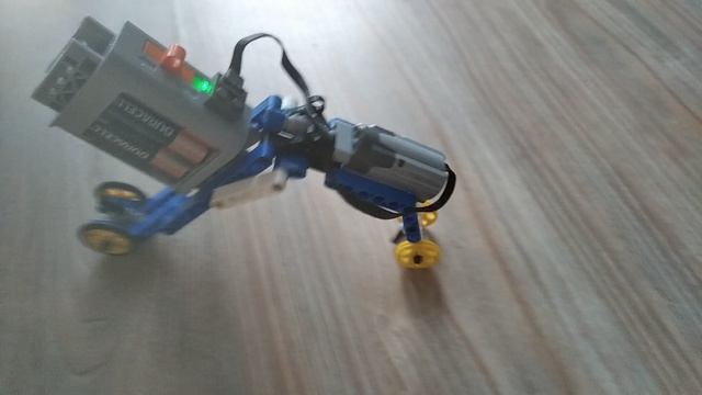 Механиз из конструктора: Гусеница смотреть онлайн