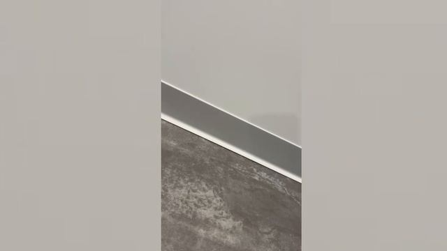 Видео в интерьере алюминиевого плинтуса Волшебная палочка смотреть онлайн