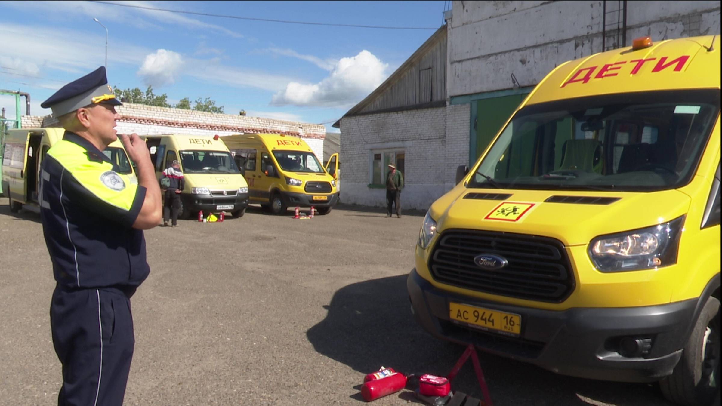 В четыре школы Нурлатского района учеников будут доставлять на новых автобусах смотреть онлайн