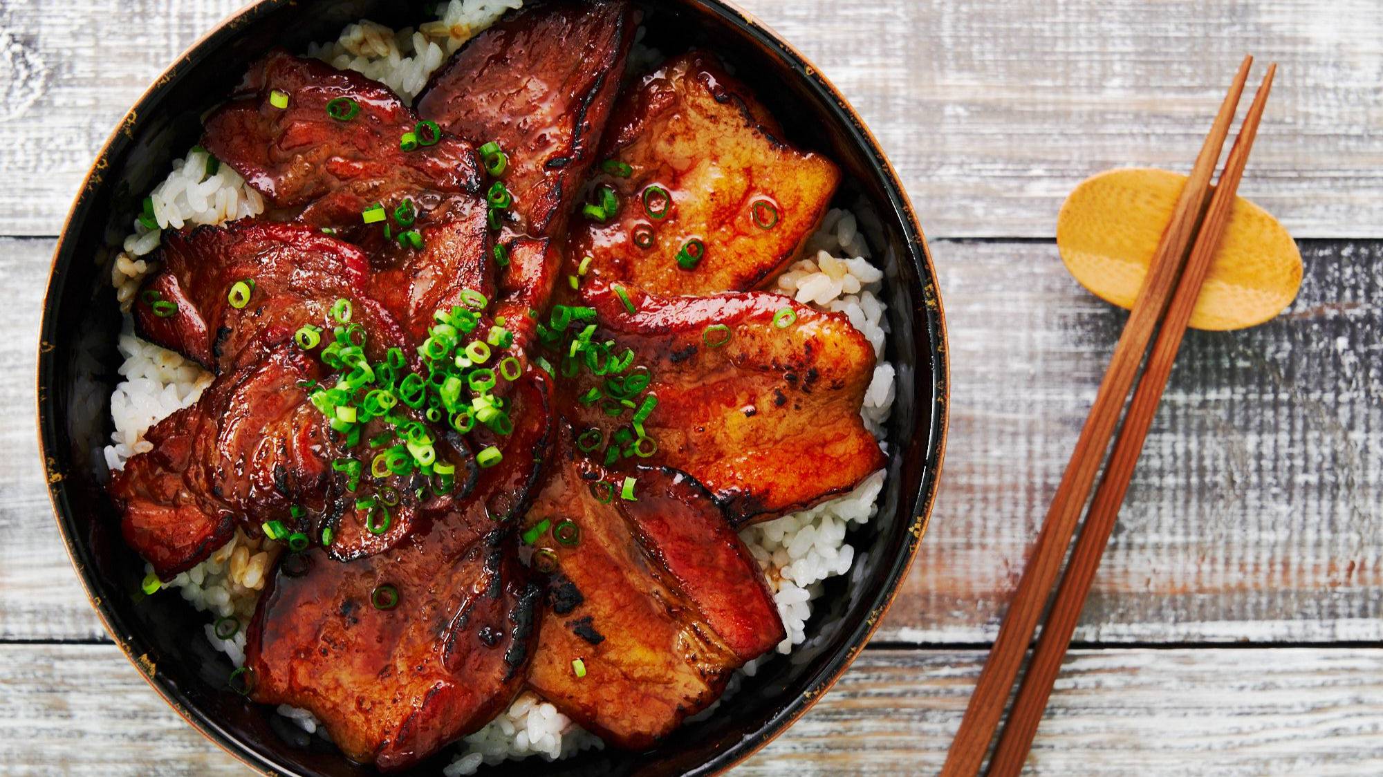 Бутадон, свиная грудинка приготовленная на углях, Японская свинина с яйцом смотреть онлайн