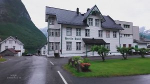 Прогулка под дождем в Хьелле, Норвегия. Атмосфера тихой скандинавской деревни под дождем