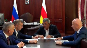 Сергей Меняйло провел рабочую встречу с замгубернатора Запорожской области Романом Батршиным