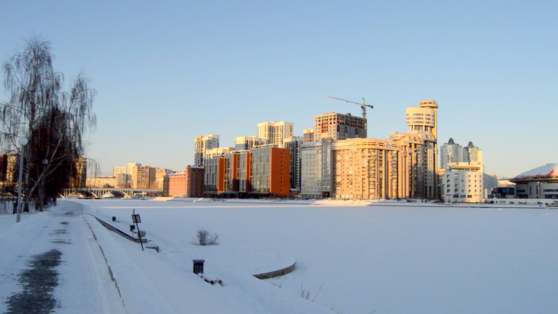 Набережная Рабочей Молодежи в Екатеринбурге