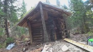 МОЯ ИЗБА В ЛЕСУ. СТРОЙКА КИПИТ. УТЕПЛЯЮ ИЗБУ ФРОНТОН.