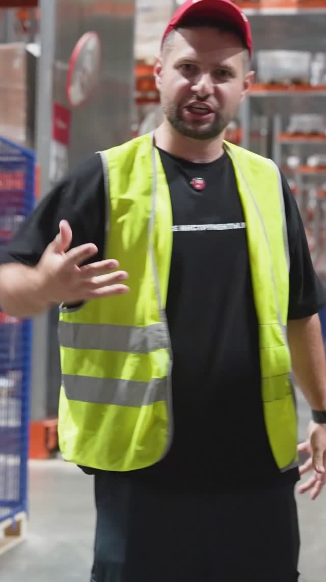 Экстрасенс ищет подделку на огромном складе смотреть онлайн