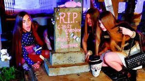 МЫ НАШЛИ ТАЙНИК НА КЛАДБИЩЕ! ЧЕЙ ОН?