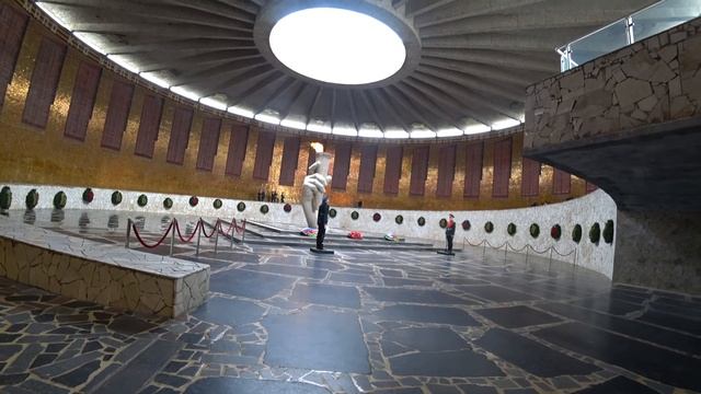 Гуляем по Волгограду посетили Мамаев Курган памятник( Родина Мать) смотреть онлайн