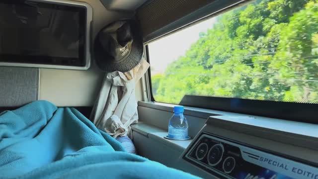 Роскошный ночной автобус Вьетнама: Хошимин – Нячанг 2025 в 4К 🚍🔥 смотреть онлайн