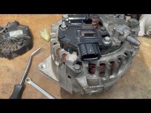 Сколько ходит генератор на Kia Rio / Hyundai Solaris