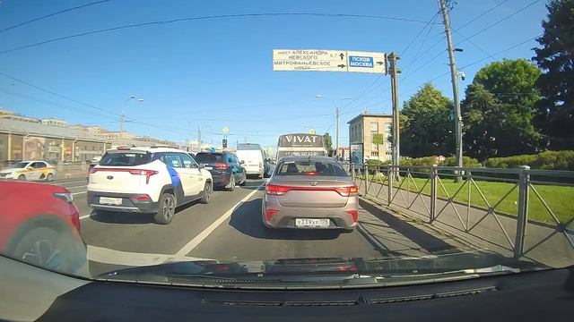 Россия. Санкт-Петербург. 19.08.2025. 2/3 смотреть онлайн
