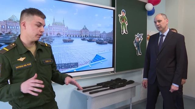 2025_09_03_Более 1000 школ Свердловской области открыли двери 1 сентября смотреть онлайн