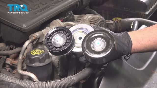 057. Как заменить натяжитель ремня Jeep WJ (1999 - 2004)