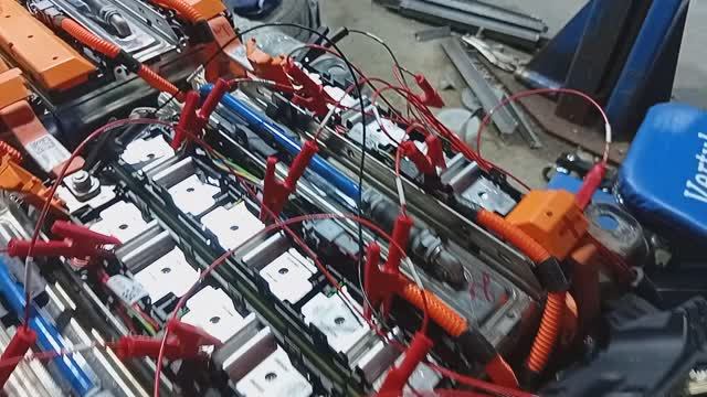 HD POWER CF2405: Тест балансировочного устройства ёмкости ячеек тяговых аккумуляторов EV EREV PHEV смотреть онлайн
