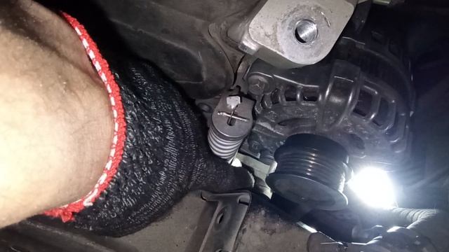 замена генератора Вольво V40