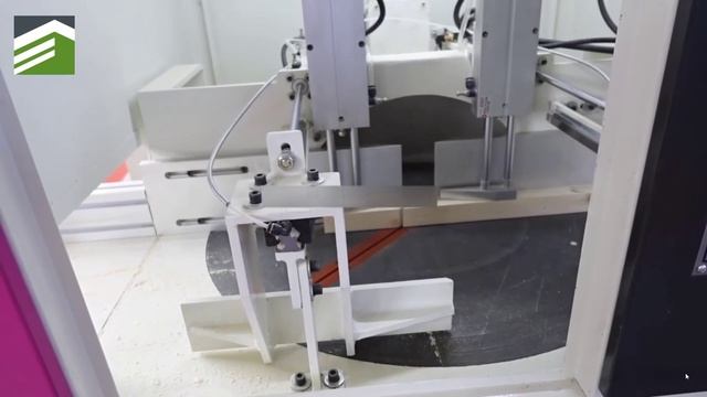 Торцовочный станок с поворотным узлом