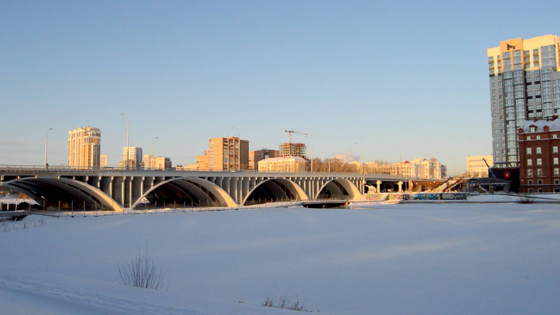Новый Макаровский мост без лестницы в Екатеринбурге