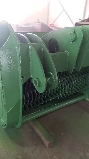 Просеивающий ковш-шрёдер. Смазка не нужна благодаря шестерням.
Вы только контролируете уровень масла смотреть онлайн