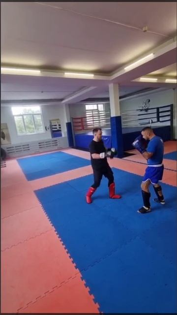 Отработка финта через Лоу-кик смотреть онлайн