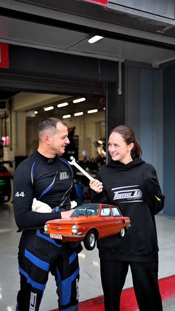 Первая vs последняя! Машины нашей команды 🚘 смотреть онлайн