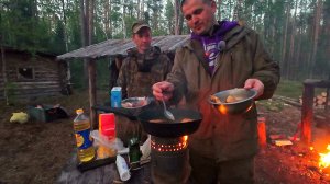 Жизнь в тайге: рыбалка, изба и ужин у костра.