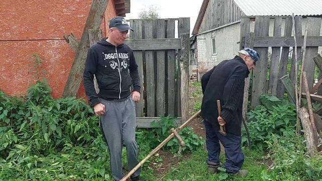 Помогаем деду Матвею на огороде. смотреть онлайн
