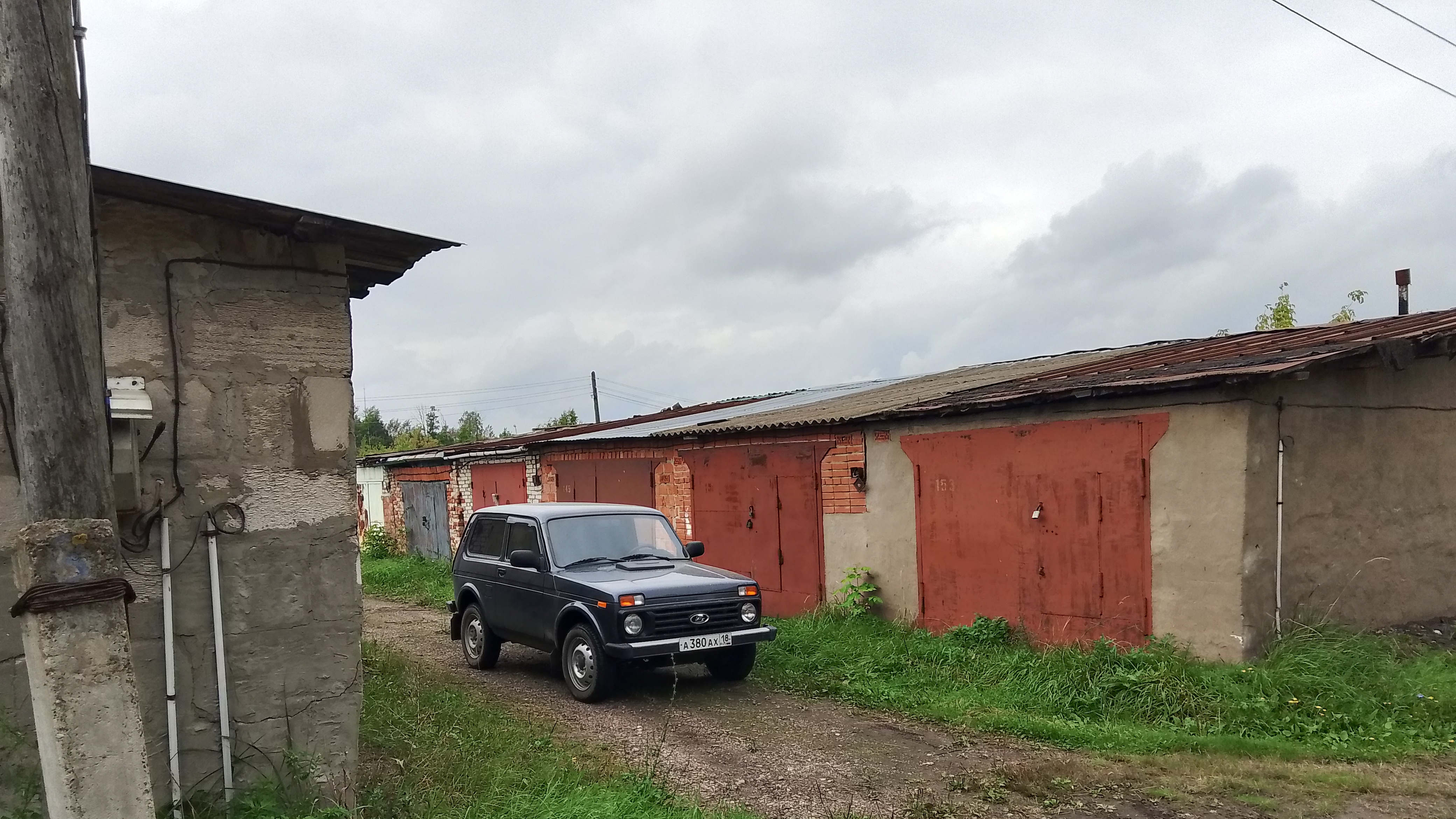 Занимаюсь своими Нивами в гараже. Пока что без ночёвки. смотреть онлайн