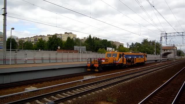 Путевая машина ПМА-С-03 (ПМС-309) следует по 5-му приёмо-отправочному пути. смотреть онлайн