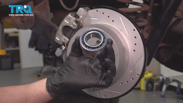 046. Как заменить подшипники задних полуосей на Jeep Wj (1999 - 2004)