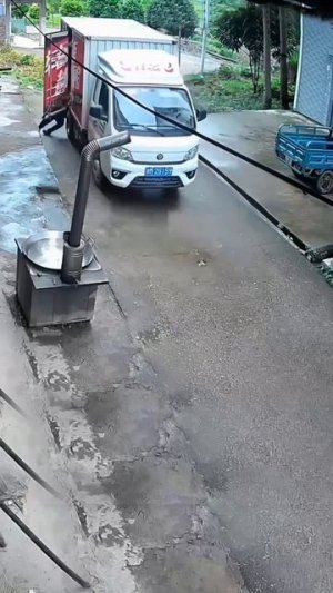 Грузовик сбежал от водителя!