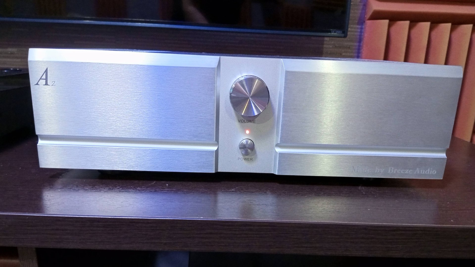 и еще играет транзисторный клон A2, двойное моно