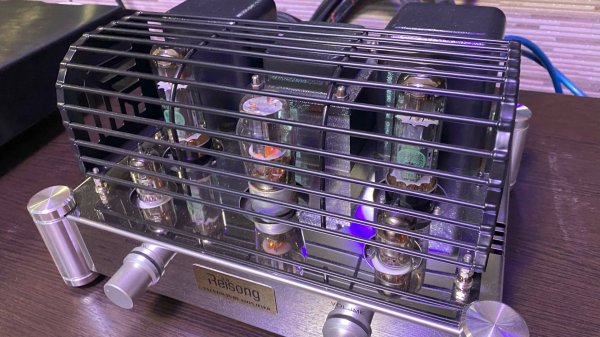 Играет Reisong A10