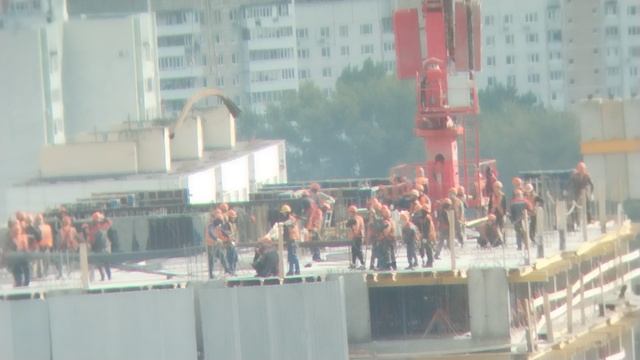 Быстро строят многоэтажку. смотреть онлайн