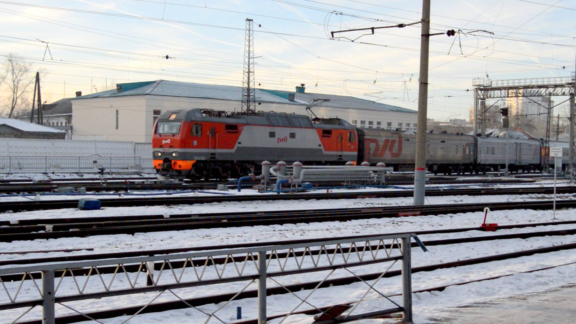 Прибытие поезда икс из Москвы на станцию Екб-Пассажирский
