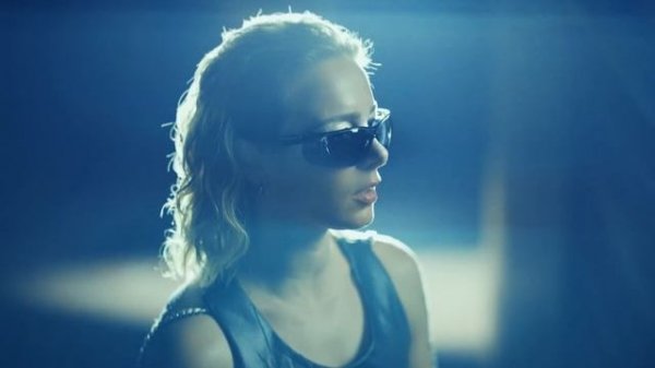 Akcent x SERA x Misha Miller - Dont Leave (Kylie) (Official Music Video)