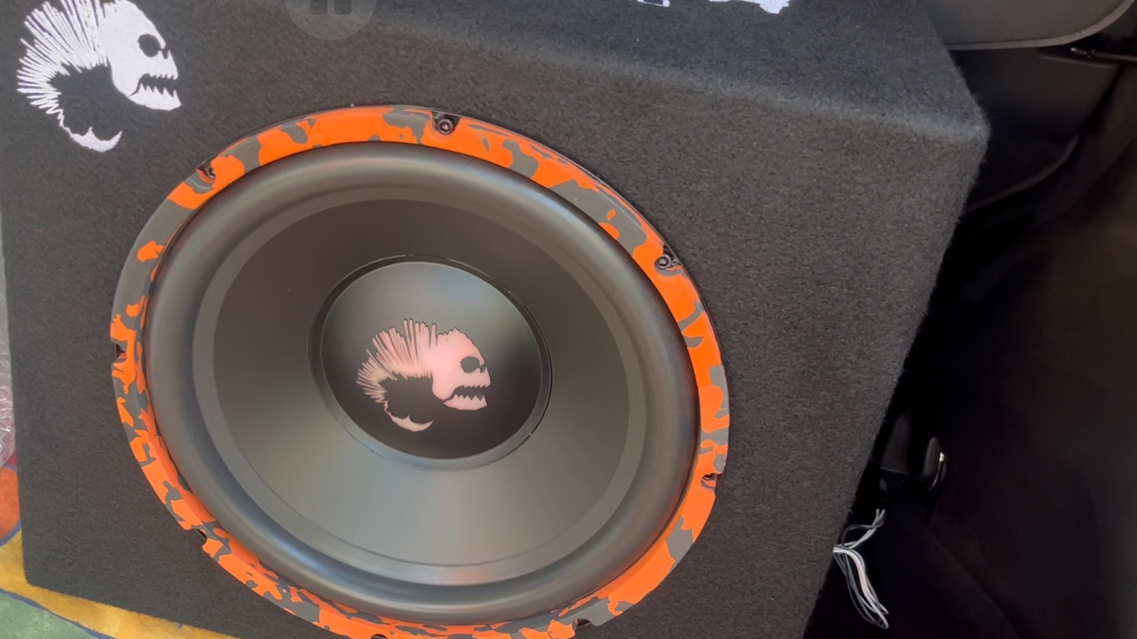 установка активного сабвуфера DL Audio Piranha 12A SE 2.1 смотреть онлайн