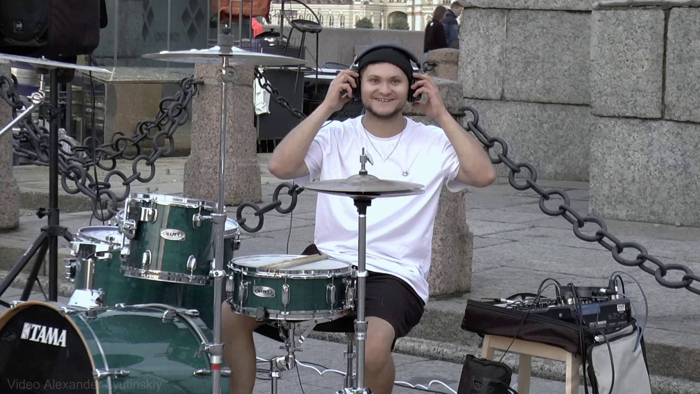 Волна (Тима ищет свет) Барабанщик Витя зажигает на Стрелке В. О. (СПб) смотреть онлайн