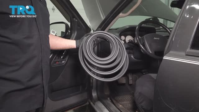 077. Как заменить дверной уплотнитель на Jeep WJ (1999 - 2004)