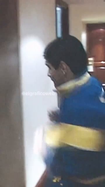 Марадона вполне мог стать неплохим боксером 😄 смотреть онлайн