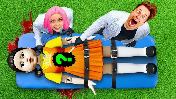 ЧТО ВНУТРИ РАЗРЕЗАЕМ НАСТОЯЩУЮ КУКЛУ ИГРА В КАЛЬМАРА 2 в 3 НОЧИ! SQUID GAME 2 В РЕАЛЬНОЙ