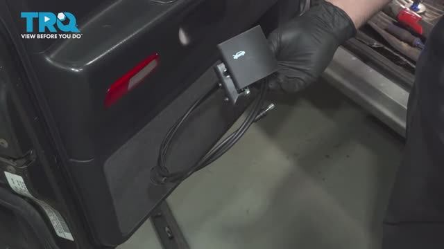 084. Как заменить трос разблокировки замка капота на Jeep WJ (1999 - 2004)