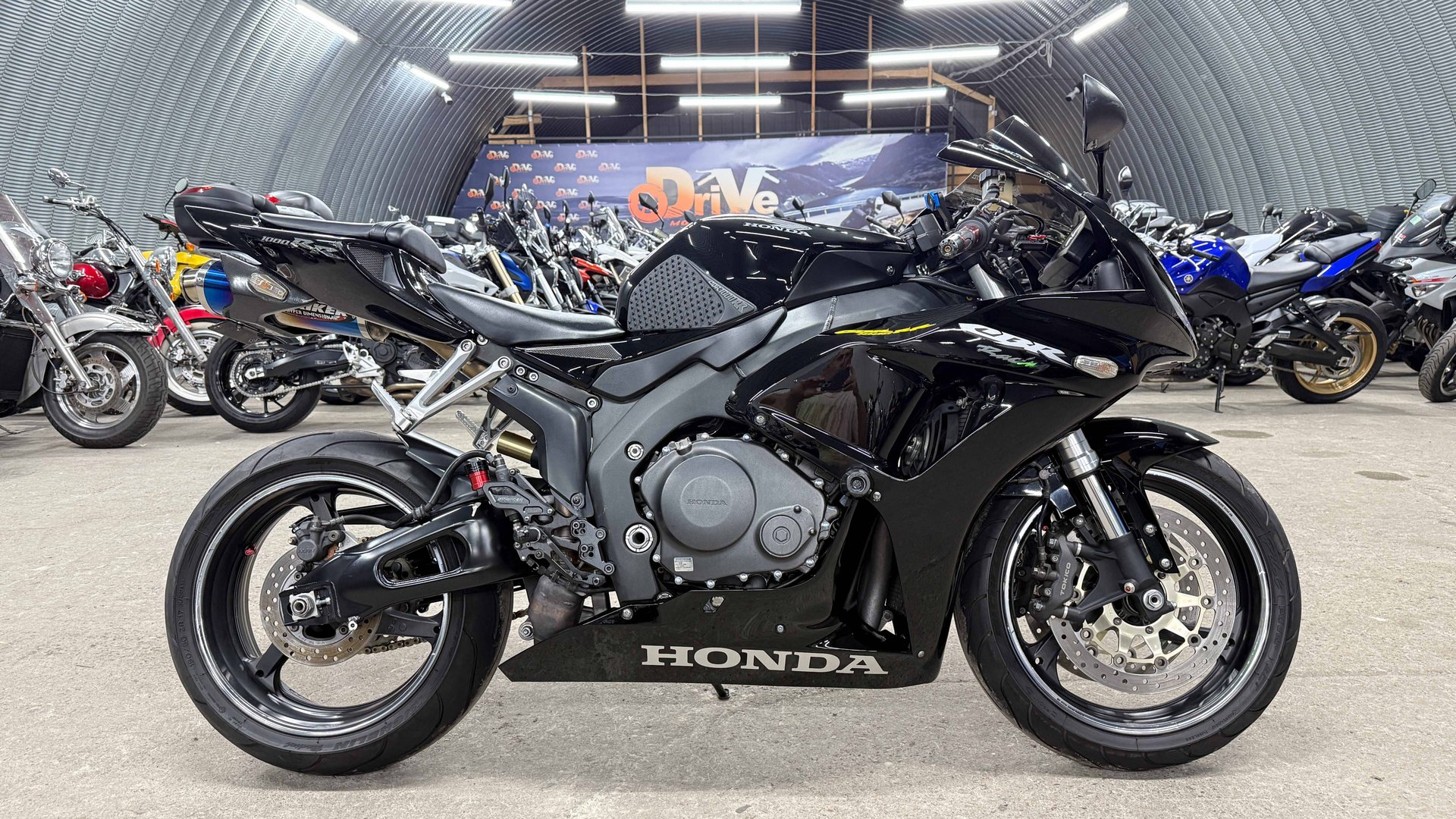 Обзор Honda CBR 1000 RR |В НАЛИЧИИ| смотреть онлайн