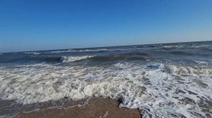 Азовское море сентябрь. Море штормит, медуз нет.