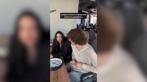 Зумеры пытаются определить время по циферблату