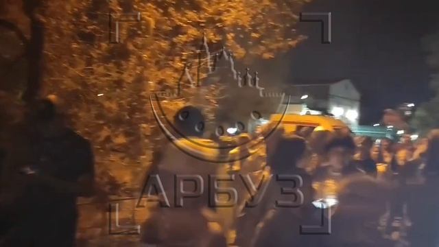 Жильцы возвращаются домой