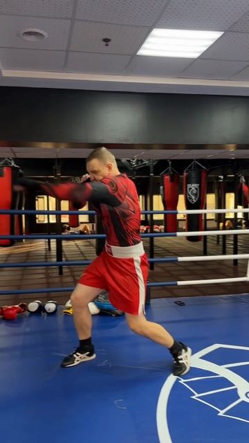 Каждая тренировка, каждое отжимание, каждый раунд на ринге – это вклад в будущего себя.