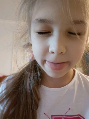 милая девочка спит