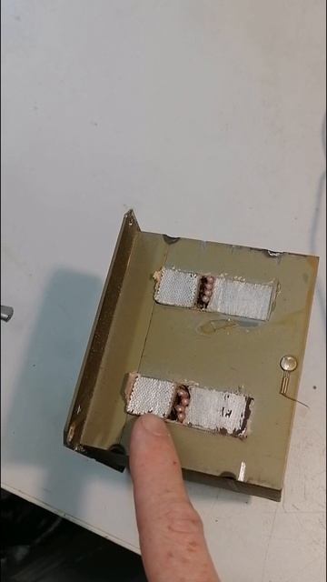 Трансформатор от микроволновки.