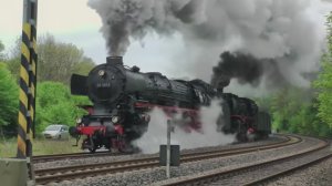 Два паровоза в сцепке