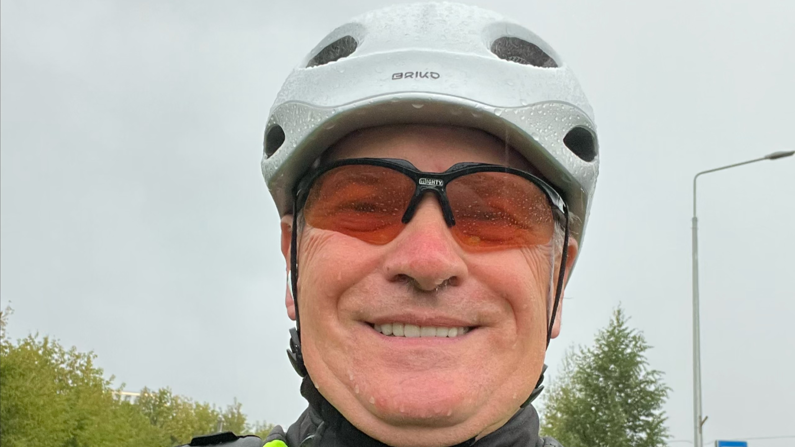 В дождь на велике до работы. смотреть онлайн